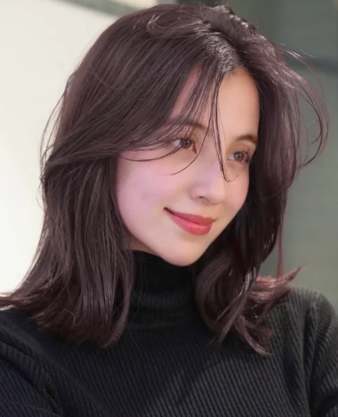 Japanese Shoulder-Length Wavy Hairstyle