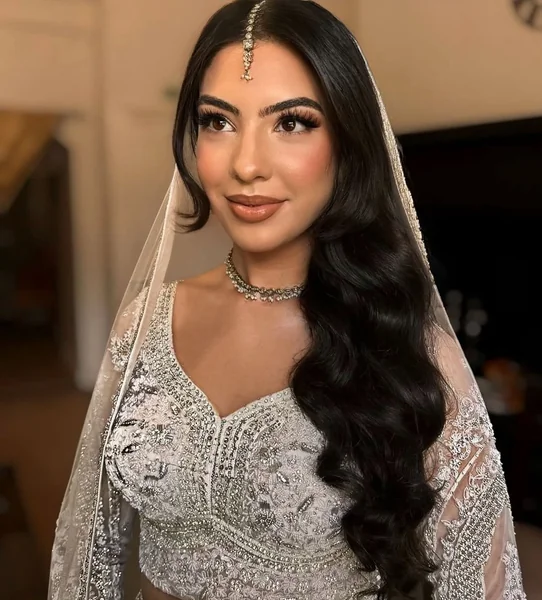 Open Waves for Indian Bride Reception