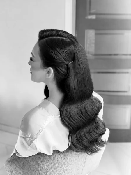 Slicked Crown Wet-Look Waves