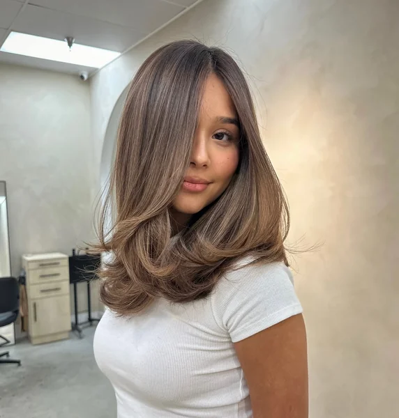 Balayage Face-Framing Layers for Medium Hair