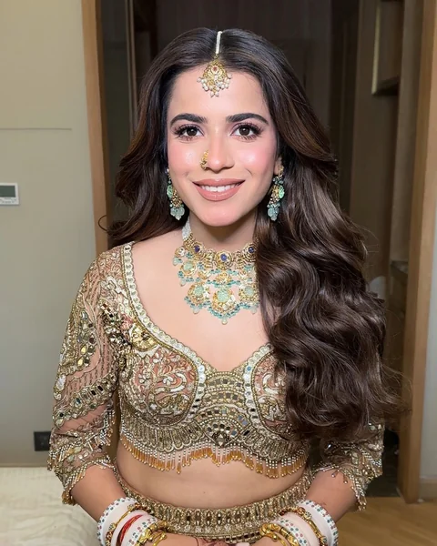 Half-Up Waves with Pearl Clip for Reception