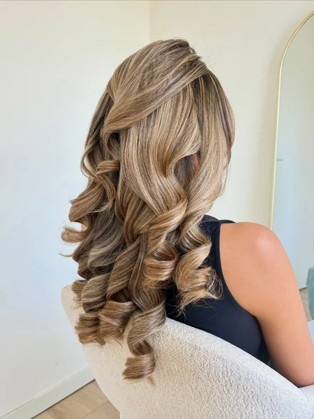Cute Face-Framing Blow Dry