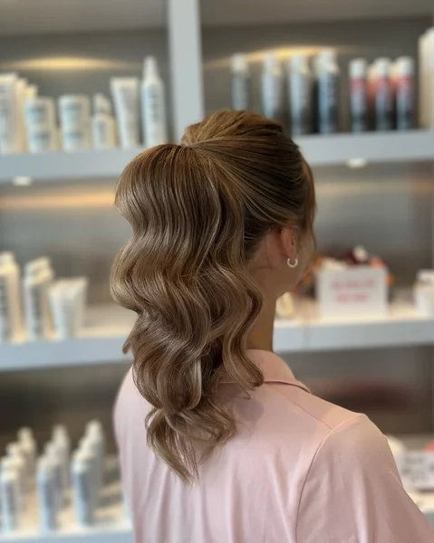 Mid Ponytail with Glossy Waves