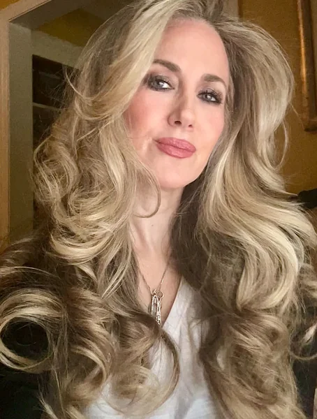 Voluminous Blowout Curls