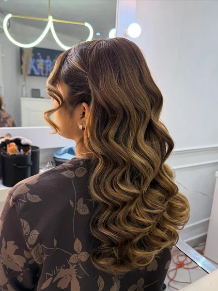 Side-Swept Glam Waves