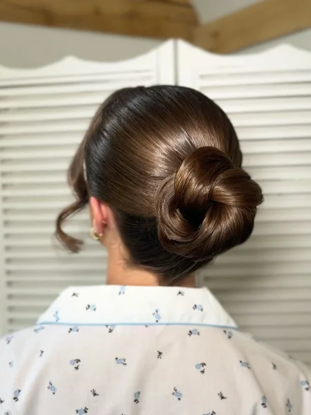 Glossy Knotted Mid Bun