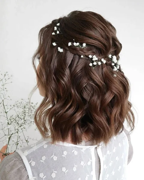 Wavy Bob with Baby's Breath