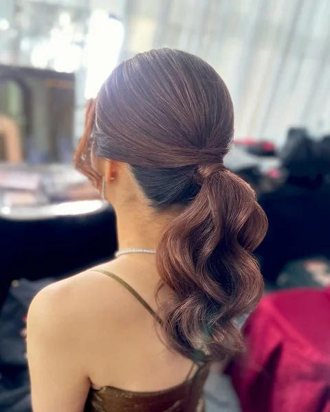Low Ponytail with Soft Waves