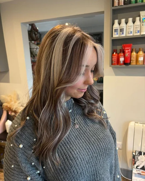 Chunky Face-Framing Highlights