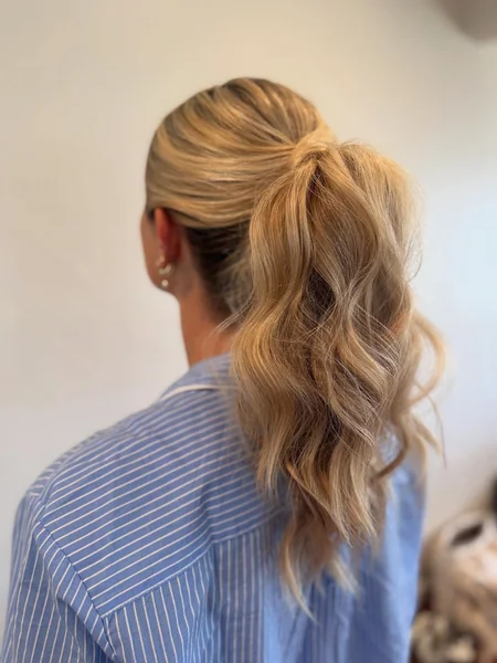 Tousled Wavy Ponytail