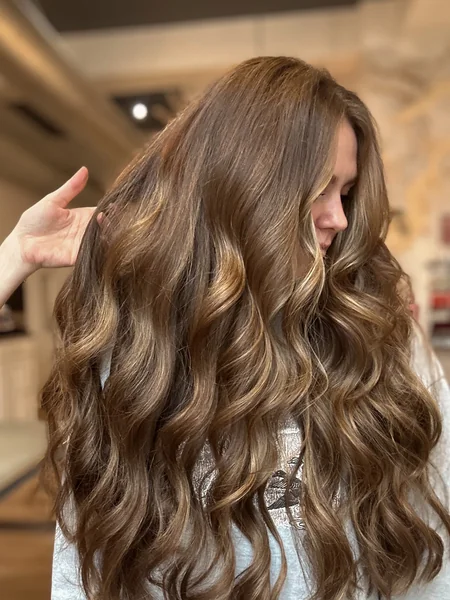 Voluminous Caramel Waves