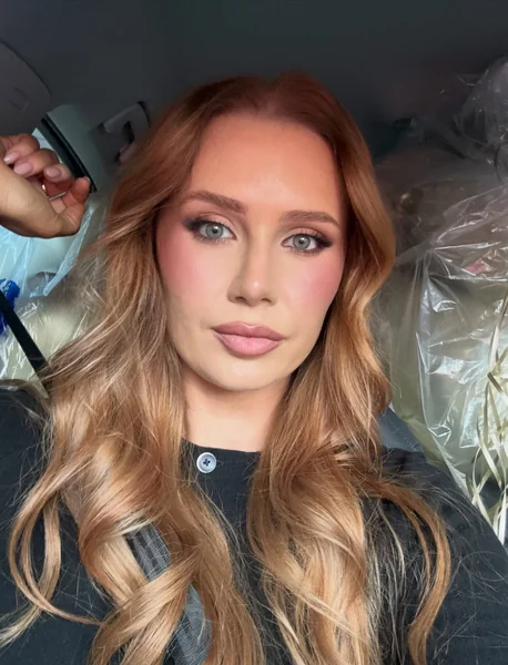 Bombshell Glam Waves