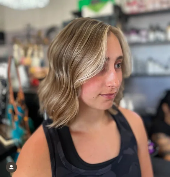 Light Brown To Blonde Highlights Wavy Bob
