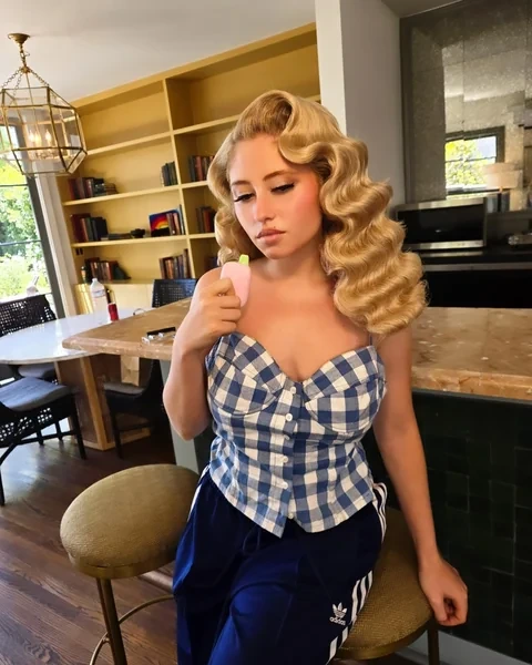 1950s Hollywood Wave Hairstyle