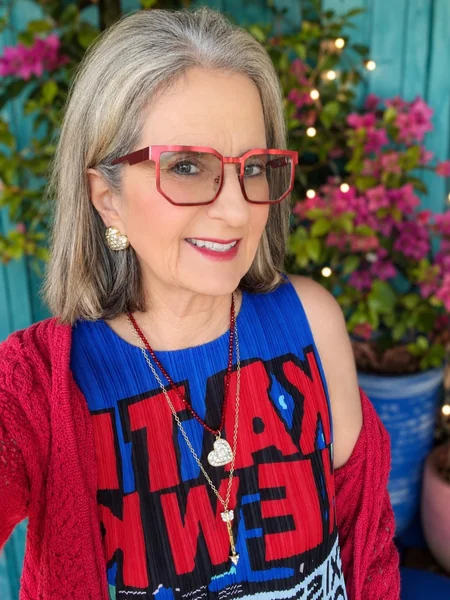 Blended Gray Shoulder-Length Lob