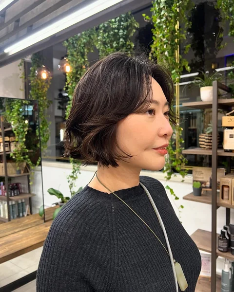 Soft Curve Short Bob