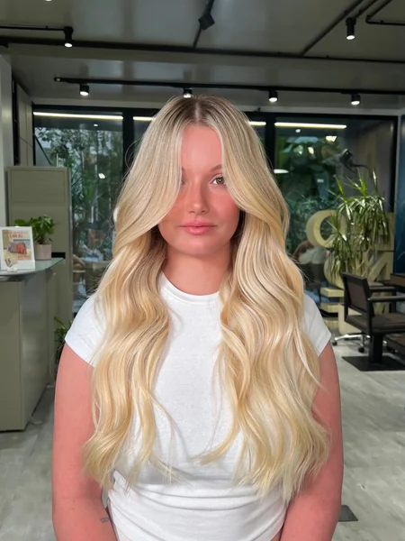 Buttery Blonde Soft Waves