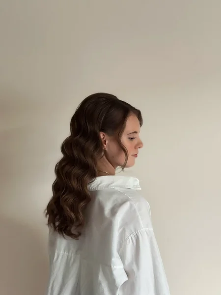 Vintage Side-Swept Waves