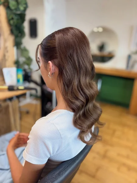 Swept-Back Hollywood Waves