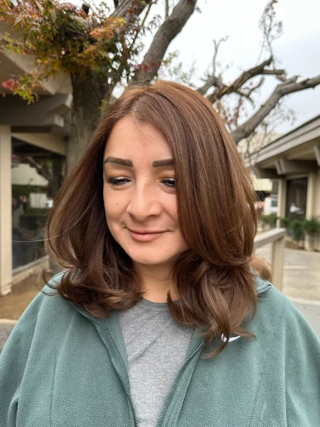 Chestnut Blowout for a Youthful Look