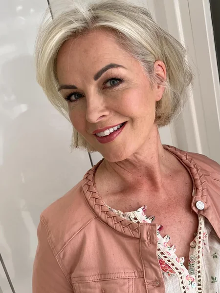 Platinum Side-Part Chin Bob