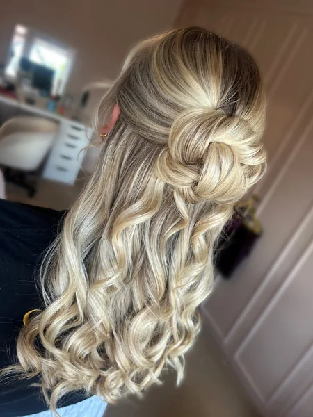 Knotted Half Up Bun with Curls