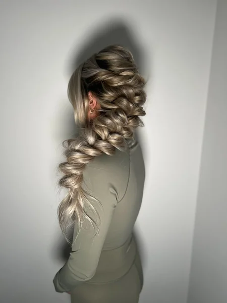 Voluminous Pull-Through Braid