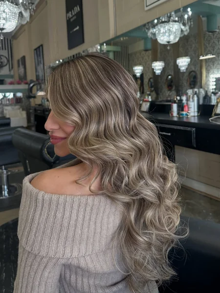 Vintage Glam Bronde Waves