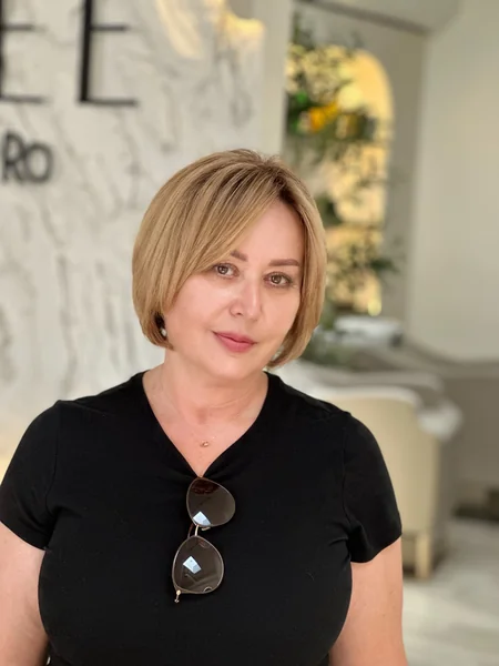 Golden Chin-Length Bob
