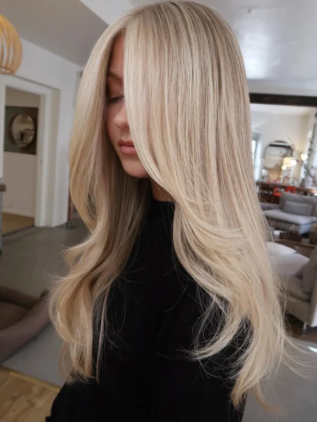 Creamy Blonde Long Layers