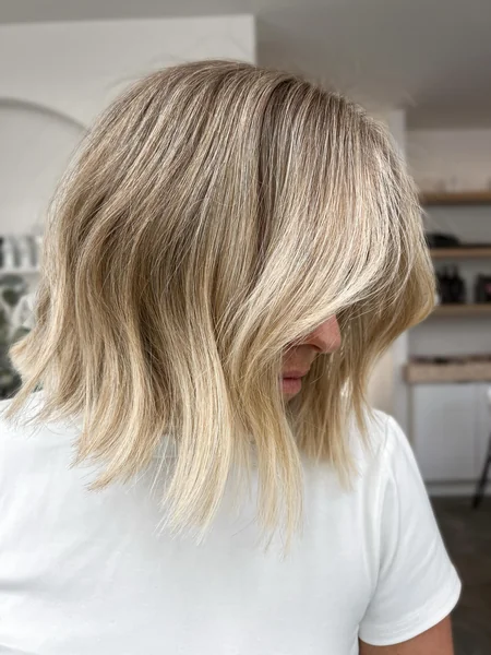 Wavy Bronde Bob With Side Bangs