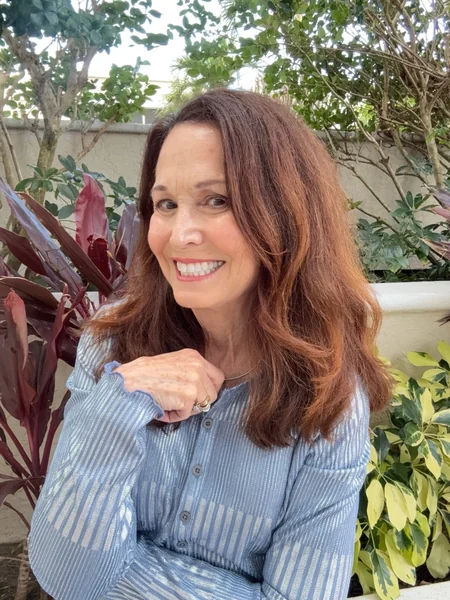 Auburn Shoulder-Length Waves