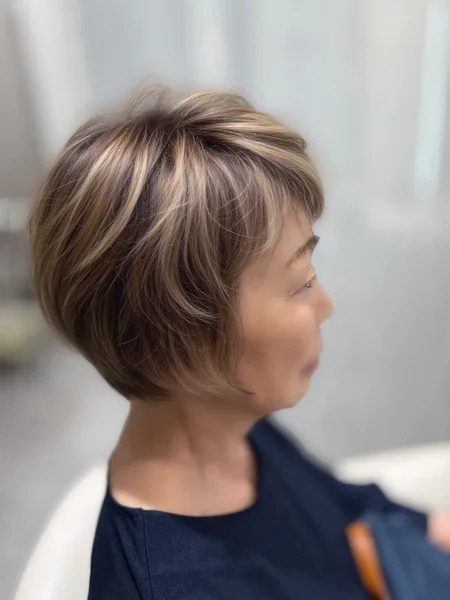 Highlighted Short Layered Bob