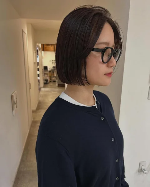 Sleek Side Part Short Bob