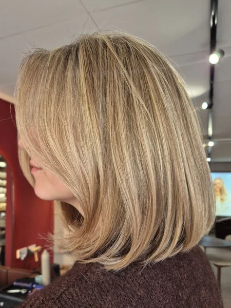 Honey Blonde Layered Lob