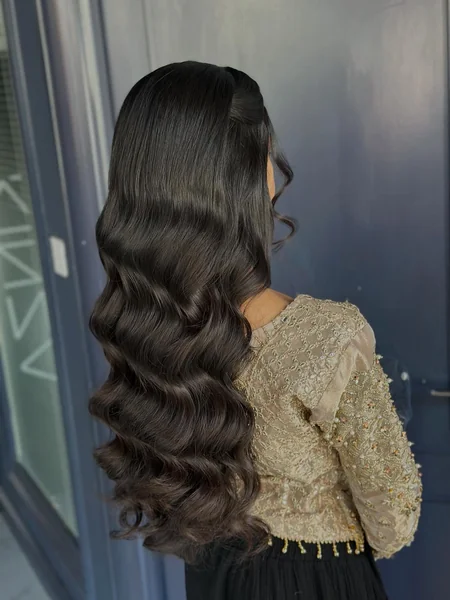 Long Glossy Hollywood Waves