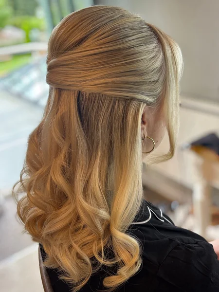 Half-Up Twist with Bouncy Curls