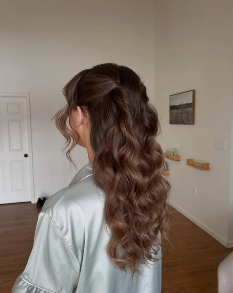 Easy Low Ponytail with Waves