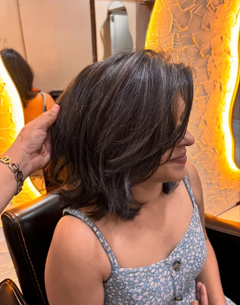 Shaggy Layered Medium Cut
