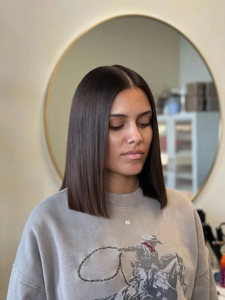 Glass-Smooth Middle Part Lob