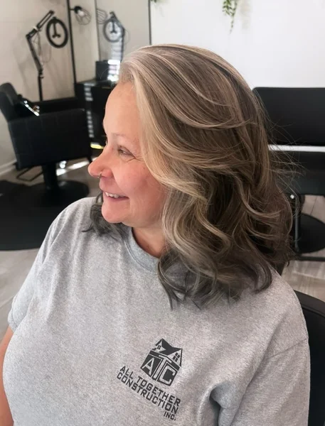 Wavy Layered Shoulder Cut