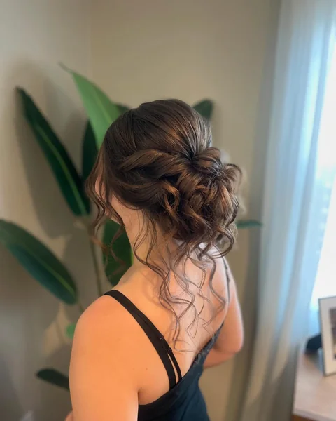 Low Side Bun with Curled Tendrils