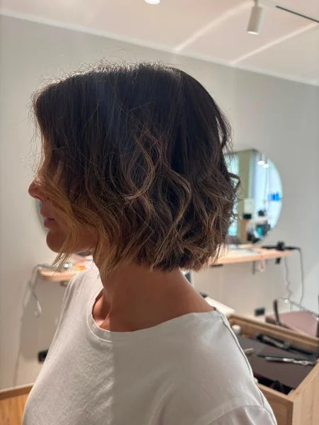 Messy Wavy Bob with Caramel Ends