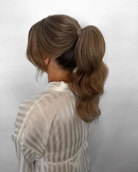 Bouncy Mid-Length Ponytail
