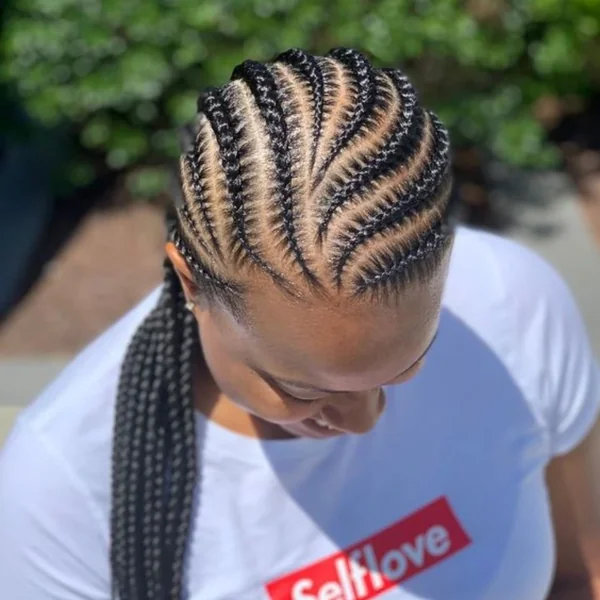 Big Curved Feed-In Cornrows