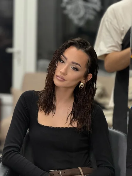 Wet-Look Medium Hair