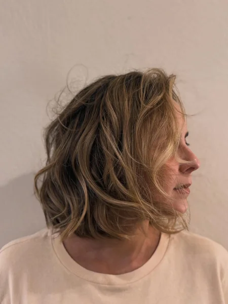 Layered Wavy Bob in Bronde