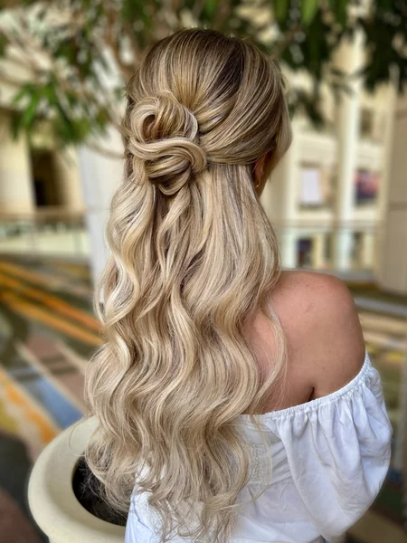 Elegant Half Up Knot Bun
