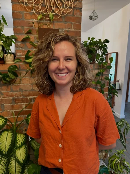 Wavy Shoulder-Length Lob