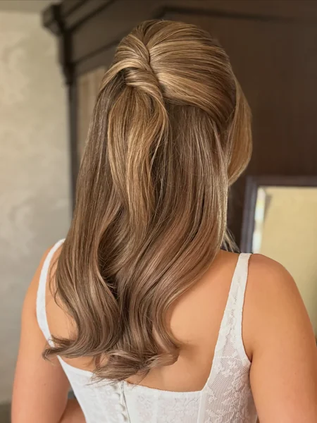 Bouncy Blowout Half-Up